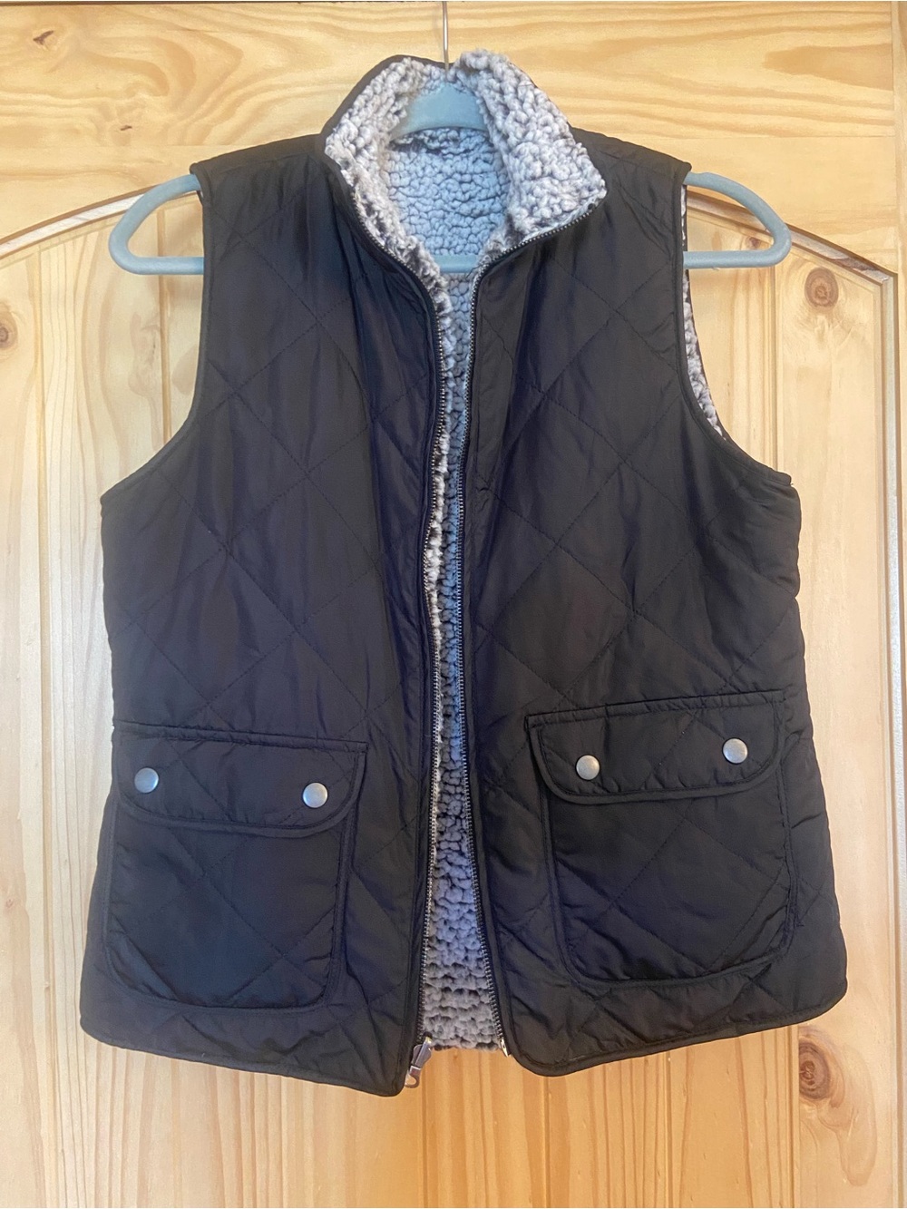 Thread and Supply Quilted Reversible Sherpa Vest size Medium